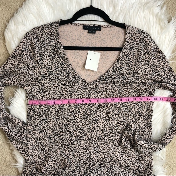 New Sanctuary V-neck Cozy Pocket Sleeve Top in Mini Leopard - Picture 11 of 11